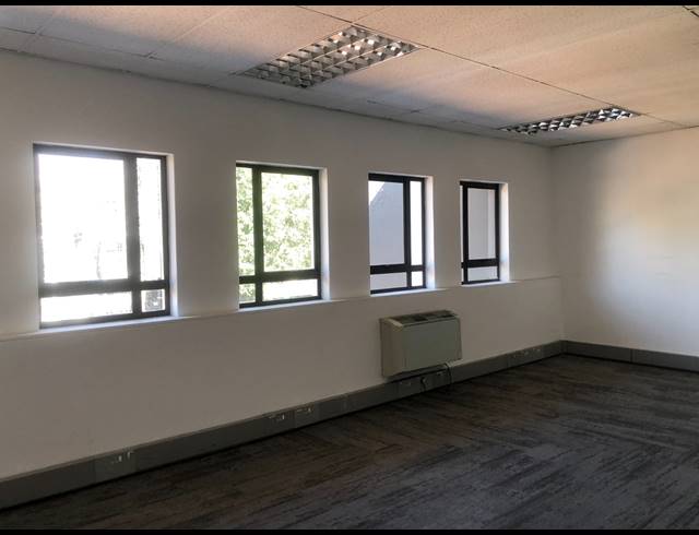 43M² OFFICE TO LET IN HYDE PARK